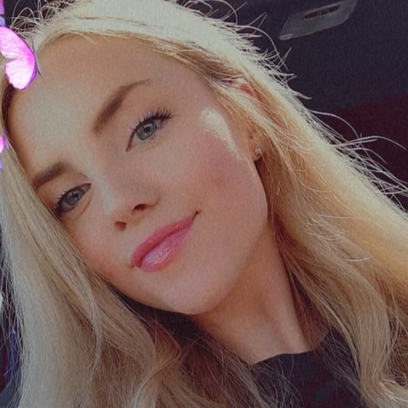 Meet your Posher, Valerie - Picture 2 of 2